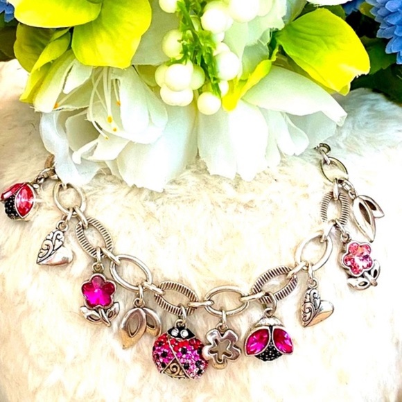 Feel the Magic while you shop ✨ 🪄✨Bundle your likes “♥️” Magically 30% off ✨🪄✨ - Picture 10 of 16